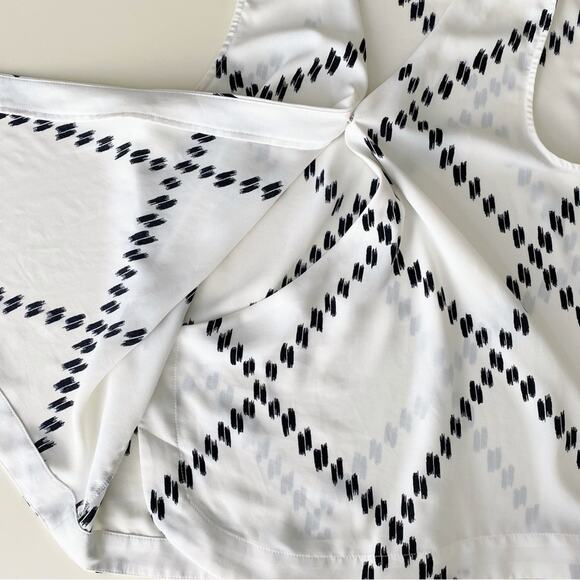 41 Hawthorn Wrap Sleeveless Blouse White and Black with Tie Medium - Picture 6 of 9